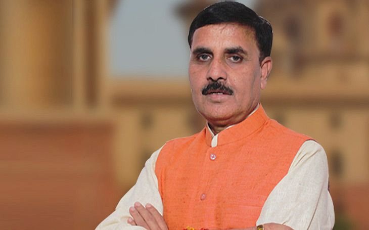 गरीबी को अपनी ताकत बनाकर राष्ट्रीय पटल पर छा जाना कला ही तो है 